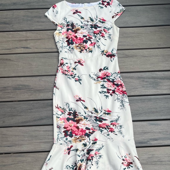 Vfshow; White&Pink Foral; Mermaid Style Dress; Mint Condition; NWOT; Size Small - Picture 3 of 8